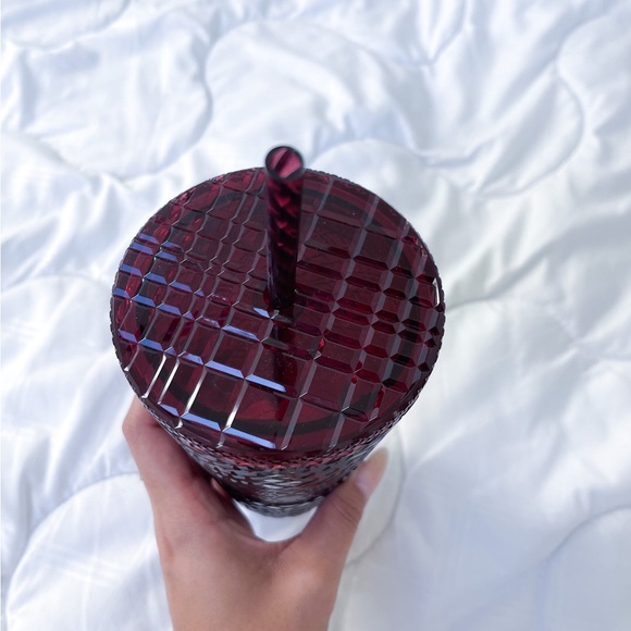 🍷NWT❤️Starbucks 2022 Holiday ‘Merlot’ Wine Burgundy Red Jeweled Grande Tumbler - Picture 2 of 2